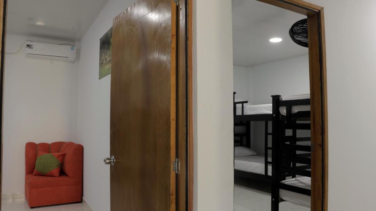 Puerto Caribe Hostal Гуачака Экстерьер фото