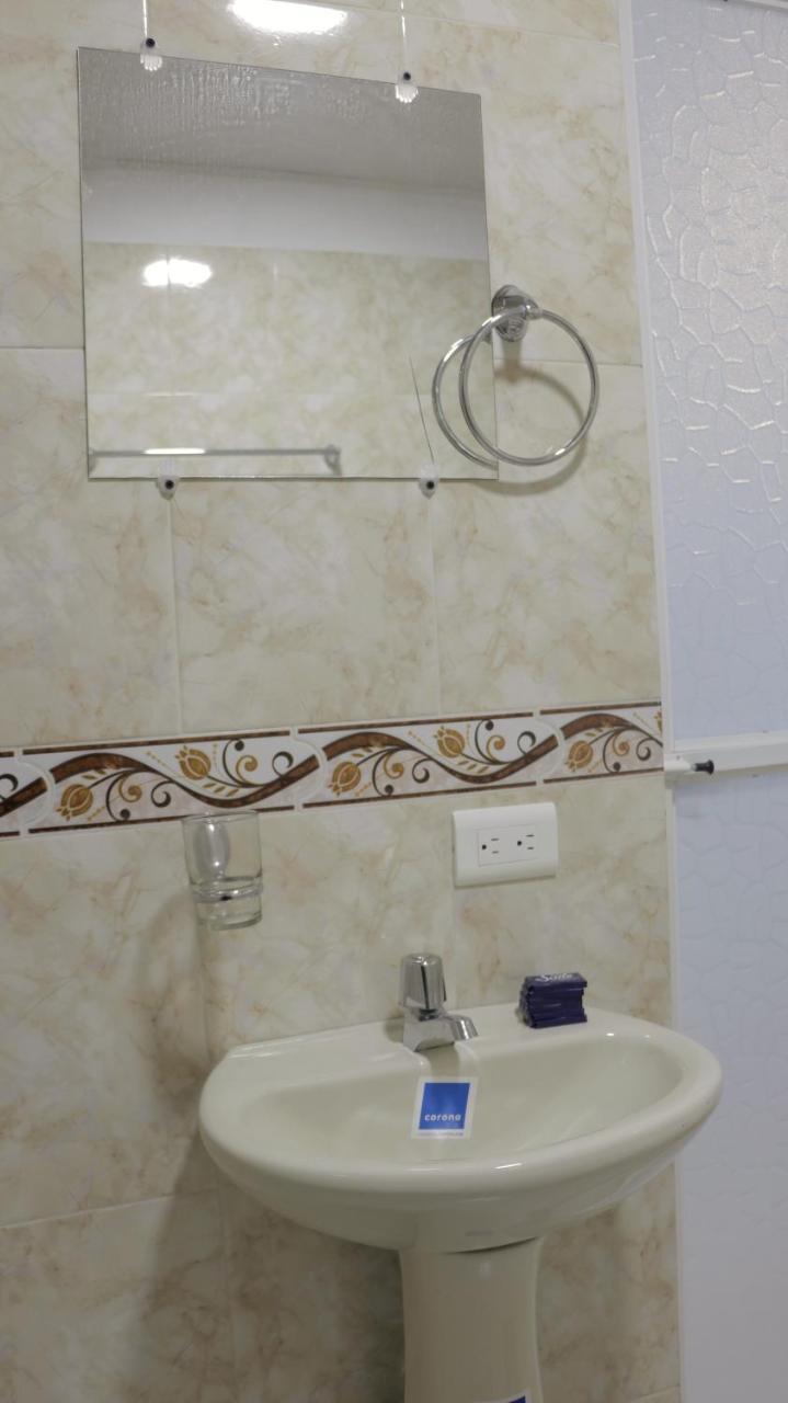 Puerto Caribe Hostal Гуачака Экстерьер фото