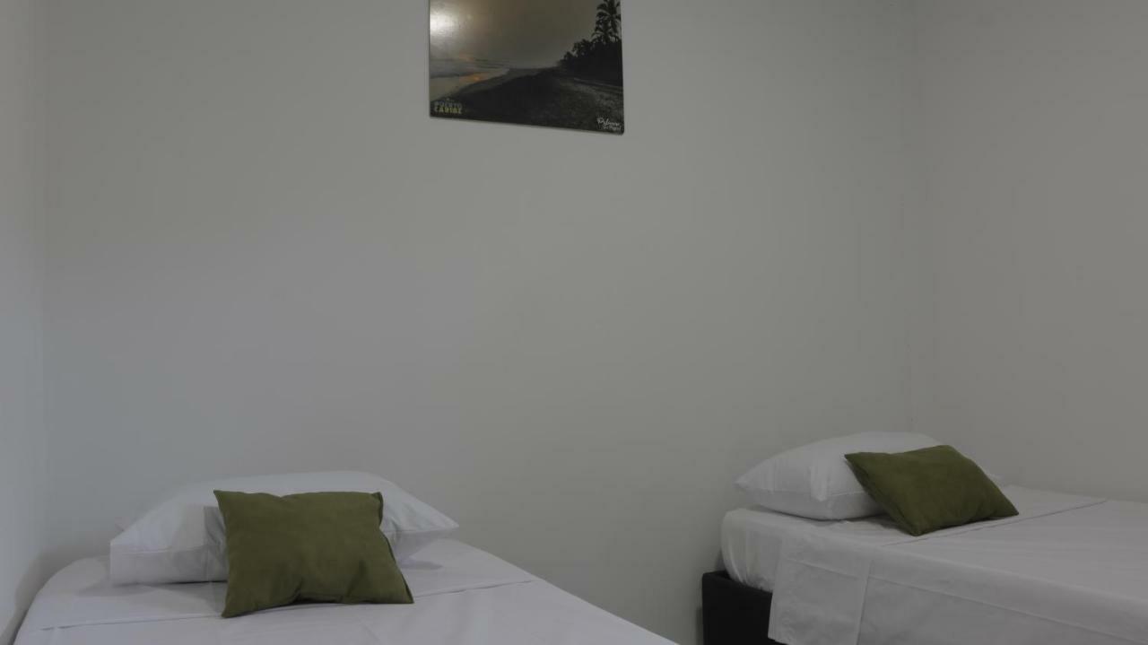 Puerto Caribe Hostal Гуачака Экстерьер фото